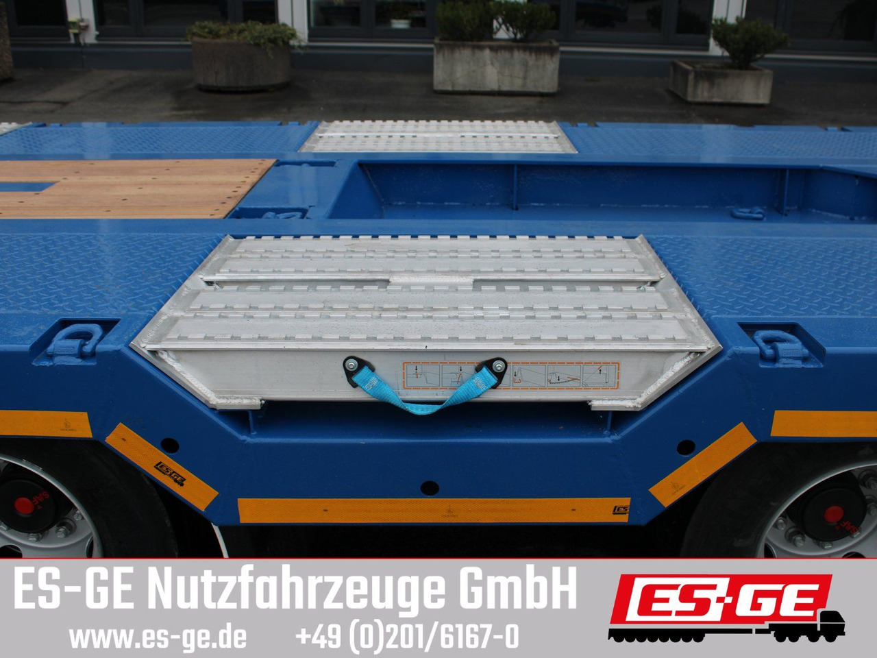 Gjysmë rimorkio me plan ngarkimi të ulët ES-GE 3-Achs-Satteltieflader - Radmulden: foto 8