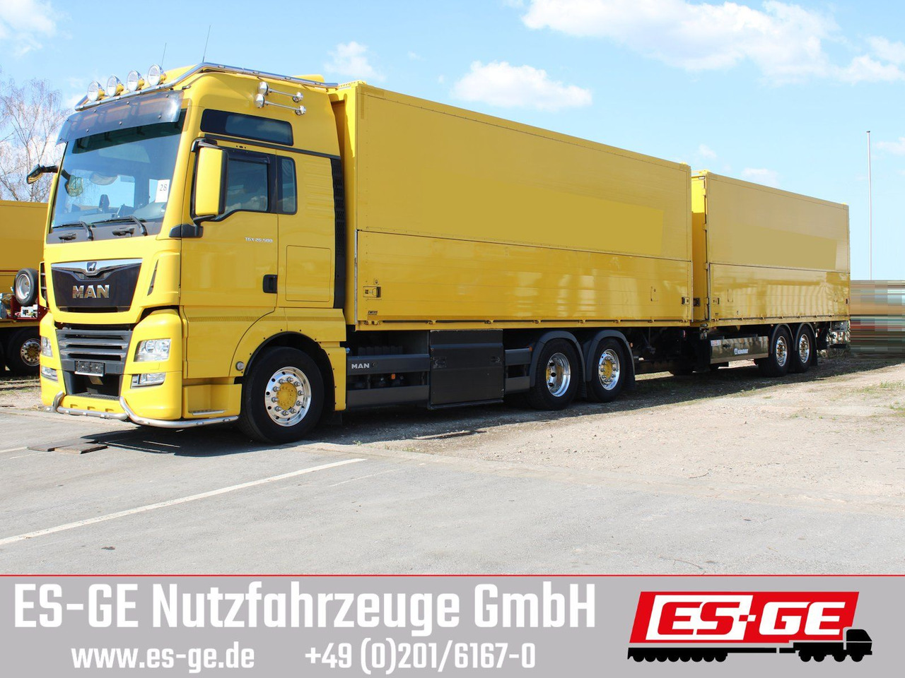 MAN 6x2 LKW mit Tandemanhänger - Kamion pijesh: foto 2 MAN 6x2 LKW mit Tandemanhänger - Kamion pijesh: foto 2