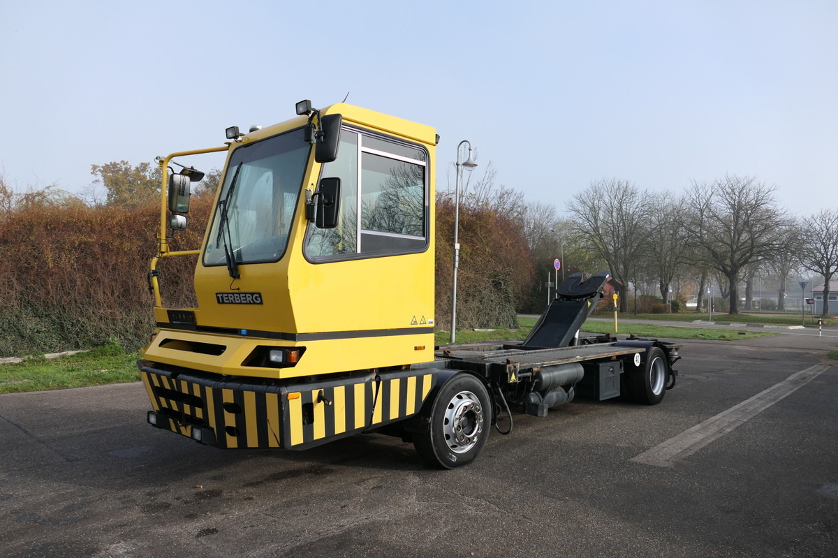 BC 182 Kamag Wiesel WBH 25 Umsetzfahrzeug - Transportjer kontejnerësh/ Kamion me karroceri të çmontueshme: foto 3 BC 182 Kamag Wiesel WBH 25 Umsetzfahrzeug - Transportjer kontejnerësh/ Kamion me karroceri të çmontueshme: foto 3