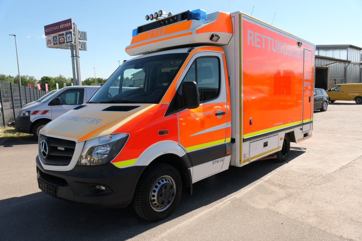 MERCEDES-BENZ Sprinter 519 CDI Klima Krankenwagen - Ambulancë: foto 1 MERCEDES-BENZ Sprinter 519 CDI Klima Krankenwagen - Ambulancë: foto 1