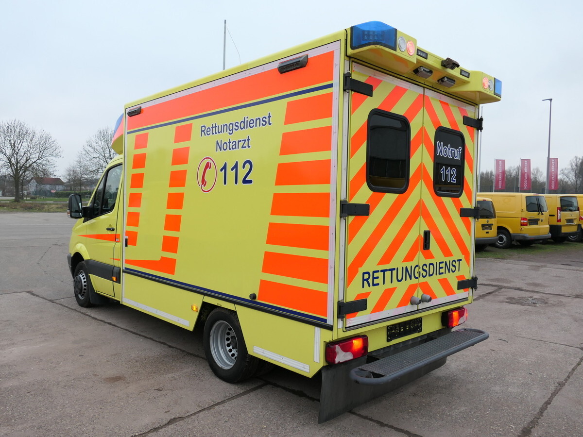 MERCEDES-BENZ Sprinter II 516 CDI KLIMA KRANKENWAGEN RTW AUTOM - Ambulancë: foto 5 MERCEDES-BENZ Sprinter II 516 CDI KLIMA KRANKENWAGEN RTW AUTOM - Ambulancë: foto 5