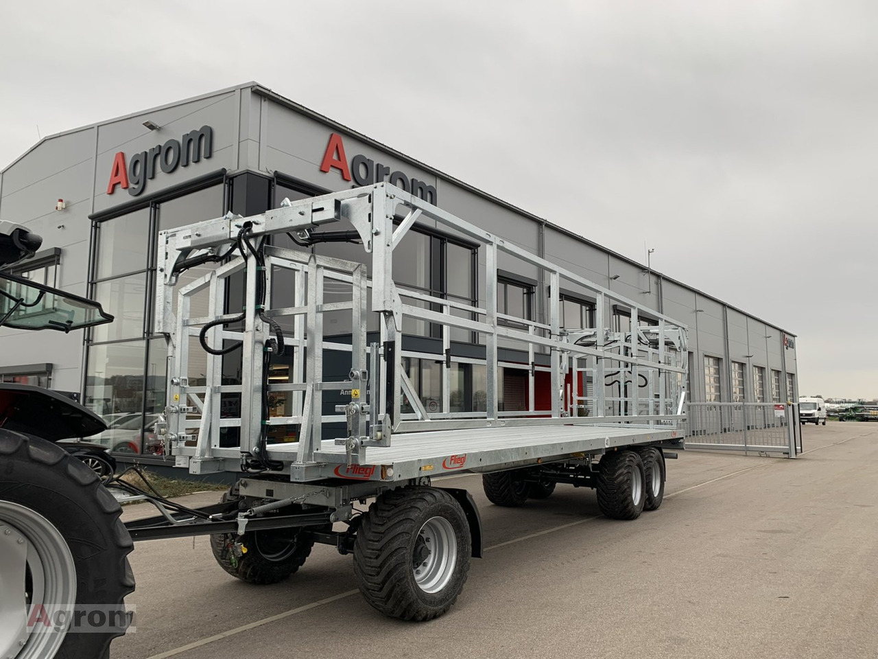 Fliegl DPW 210 BL - Rimorkio bujqësore me platformë: foto 1 Fliegl DPW 210 BL - Rimorkio bujqësore me platformë: foto 1