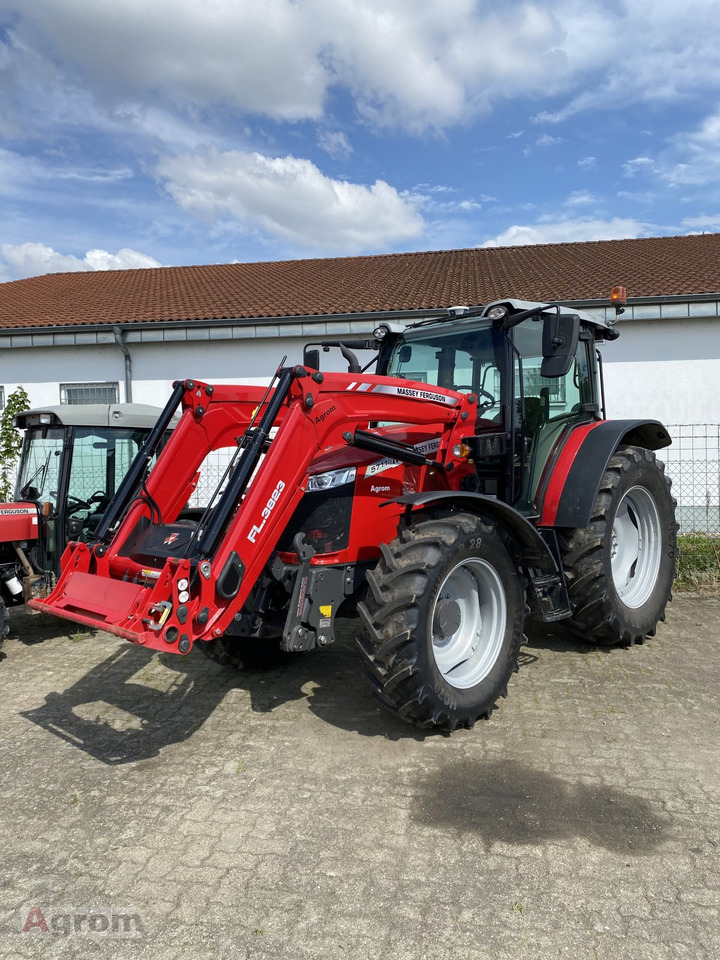 Massey Ferguson 5711 M DYNA-4 - Traktor: foto 4 Massey Ferguson 5711 M DYNA-4 - Traktor: foto 4