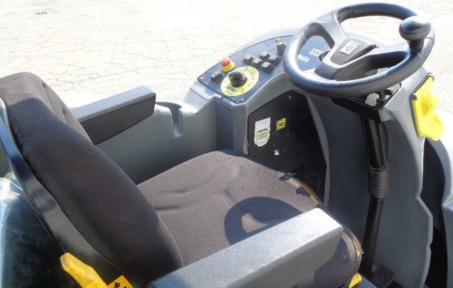 Kärcher B 250 R I + R 120 - Makineri larëse-tharëse dyshemeje: foto 4 Kärcher B 250 R I + R 120 - Makineri larëse-tharëse dyshemeje: foto 4