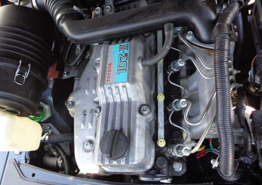 Toyota 06-8 FD 25 F - Pirun më naftë: foto 4 Toyota 06-8 FD 25 F - Pirun më naftë: foto 4
