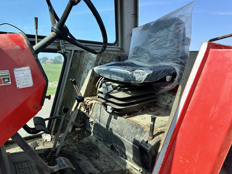 Massey Ferguson 590 - Traktor: foto 4 Massey Ferguson 590 - Traktor: foto 4