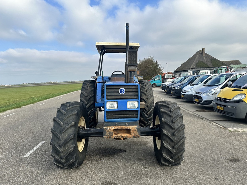 New Holland 110-90 DT - Traktor: foto 2 New Holland 110-90 DT - Traktor: foto 2