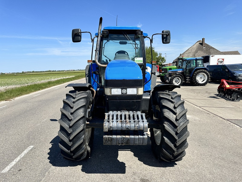 New Holland 8260 - Traktor: foto 3 New Holland 8260 - Traktor: foto 3