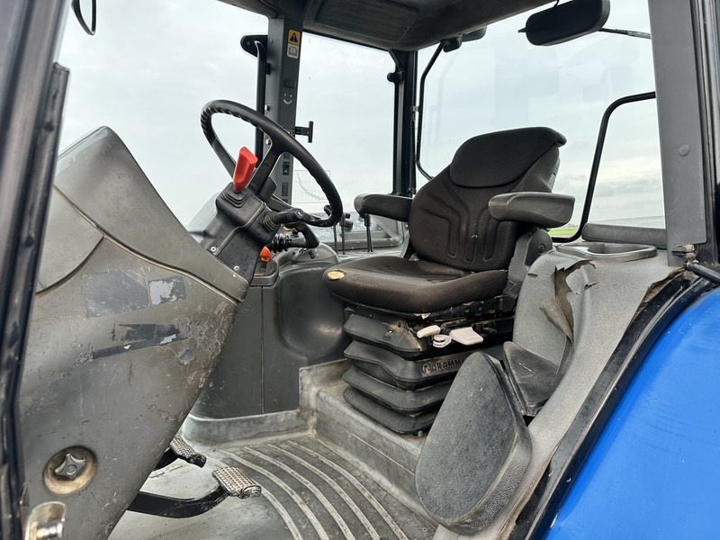 New Holland TM 135 - Traktor: foto 4 New Holland TM 135 - Traktor: foto 4