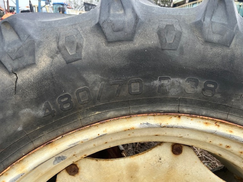 Pirelli 480\70 R38 TM 700 - Gomë: foto 2 Pirelli 480\70 R38 TM 700 - Gomë: foto 2