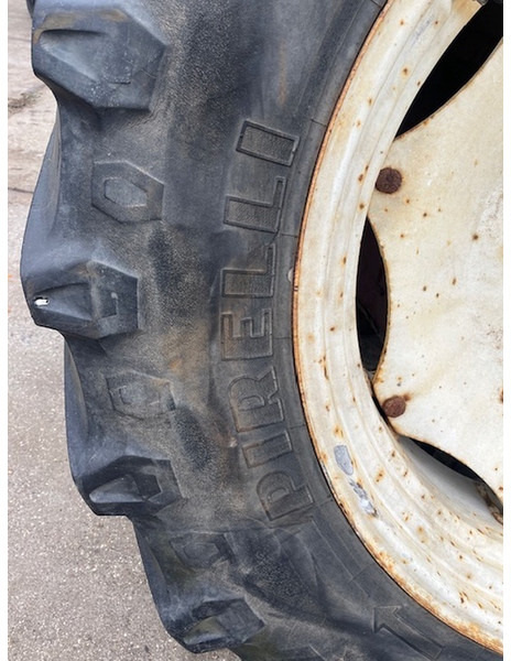 Pirelli 480\70 R38 TM 700 - Gomë: foto 3 Pirelli 480\70 R38 TM 700 - Gomë: foto 3