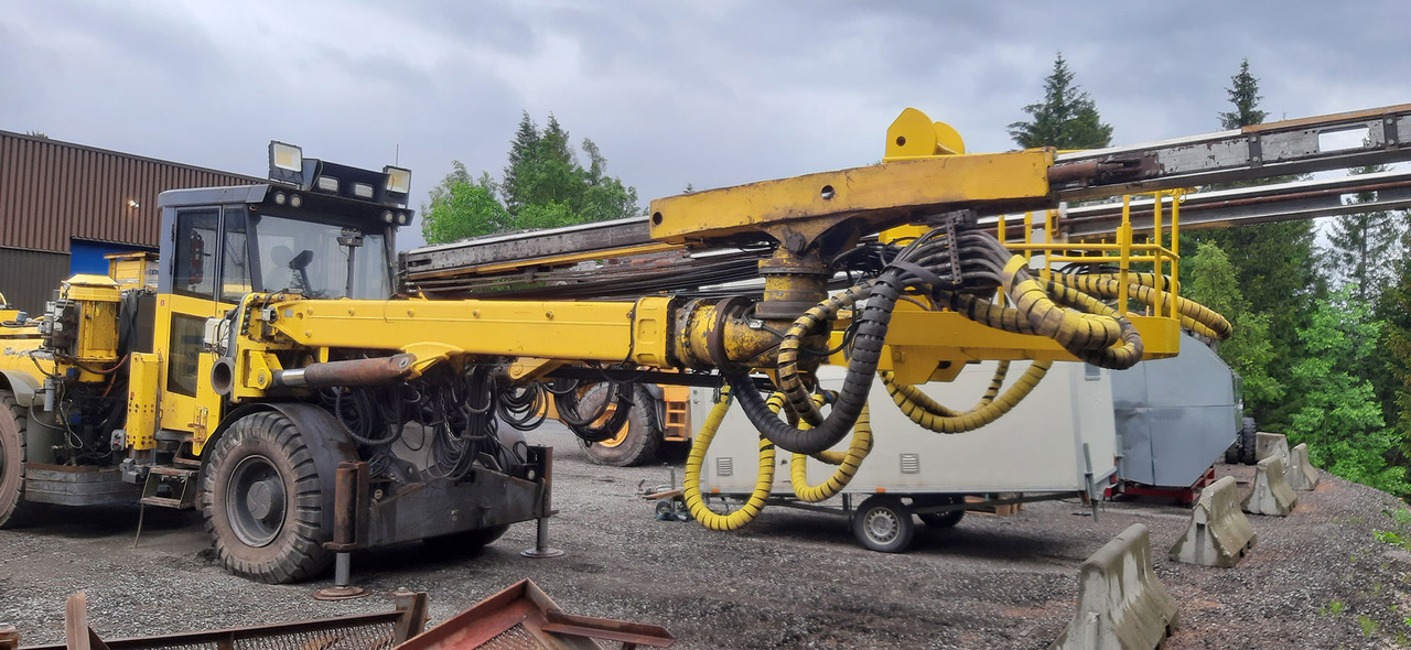 Atlas Copco E2C-C30 - Makineri e drejtuar për hapjen e rrugëve: foto 1 Atlas Copco E2C-C30 - Makineri e drejtuar për hapjen e rrugëve: foto 1