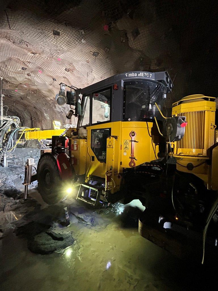 Atlas Copco (Epiroc) Simba ME7C - Makineri e drejtuar për hapjen e rrugëve: foto 2 Atlas Copco (Epiroc) Simba ME7C - Makineri e drejtuar për hapjen e rrugëve: foto 2
