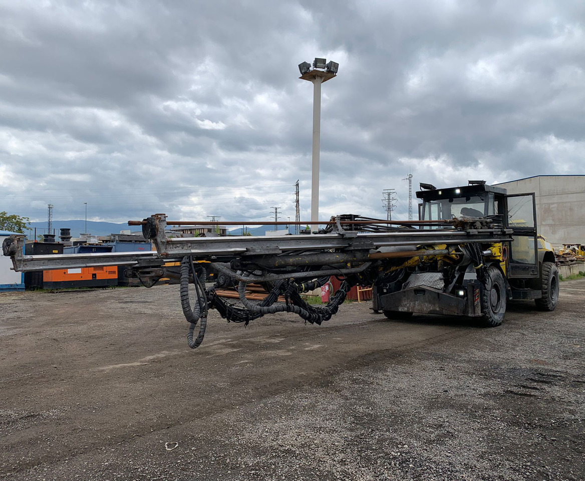 Atlas Copco L2C - Makineri e drejtuar për hapjen e rrugëve: foto 3 Atlas Copco L2C - Makineri e drejtuar për hapjen e rrugëve: foto 3