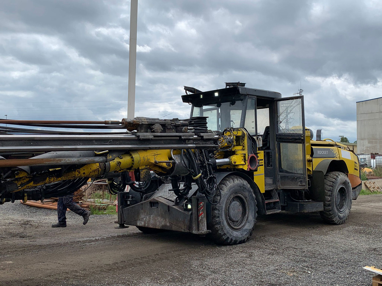 Atlas Copco L2C - Makineri e drejtuar për hapjen e rrugëve: foto 2 Atlas Copco L2C - Makineri e drejtuar për hapjen e rrugëve: foto 2