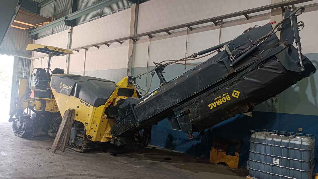 Bomag BM 1300/35 - Frezë asfalti: foto 1 Bomag BM 1300/35 - Frezë asfalti: foto 1