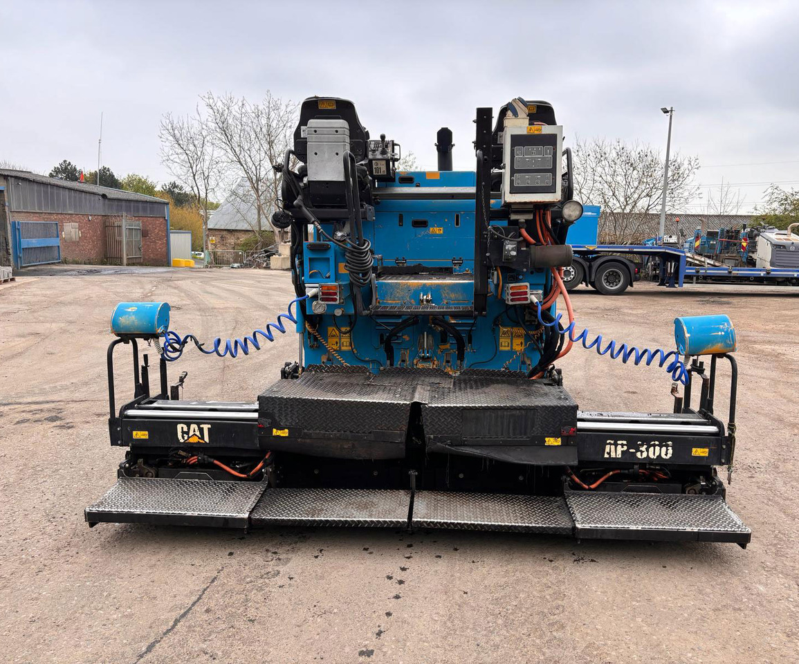 Caterpillar AP300D - Shtrues asfalti: foto 4 Caterpillar AP300D - Shtrues asfalti: foto 4
