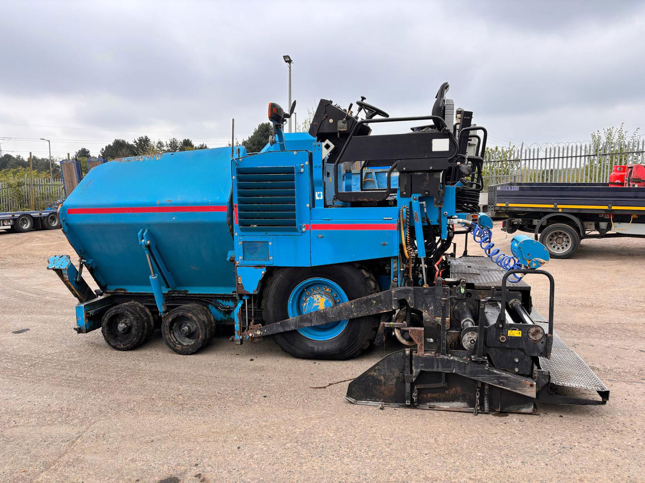 Caterpillar AP300D - Shtrues asfalti: foto 1 Caterpillar AP300D - Shtrues asfalti: foto 1