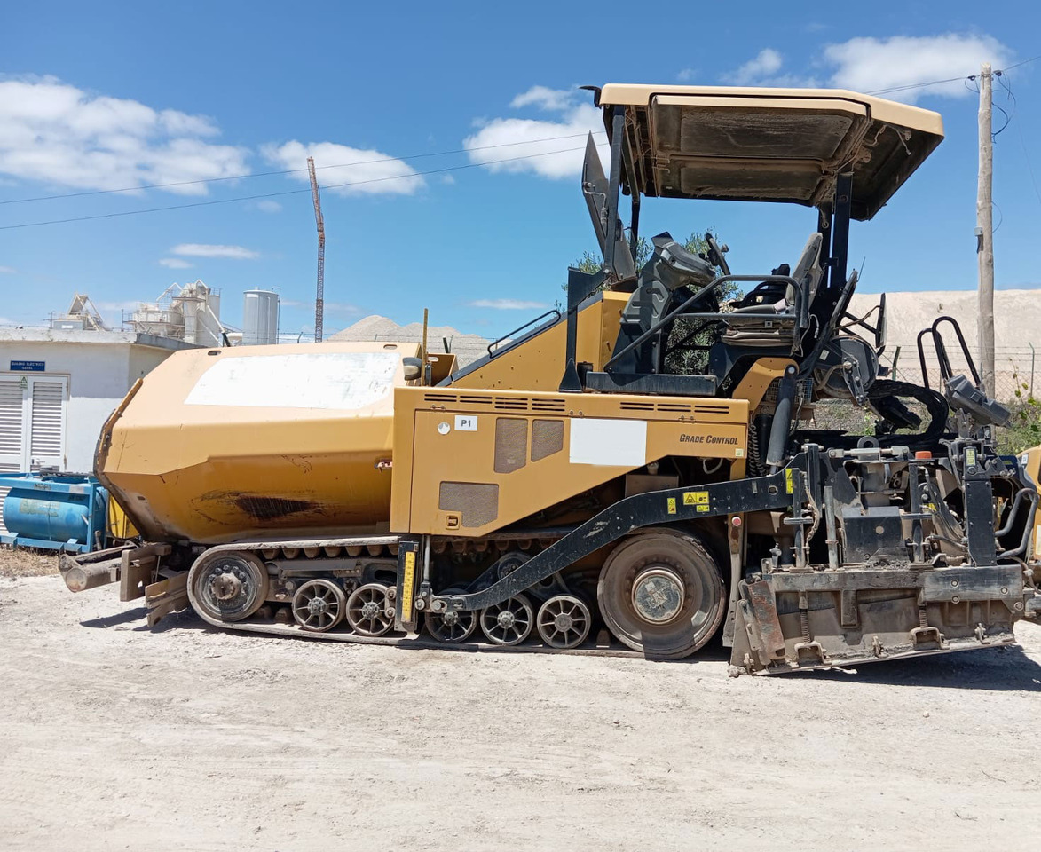 Caterpillar AP655F - Shtrues asfalti: foto 1 Caterpillar AP655F - Shtrues asfalti: foto 1