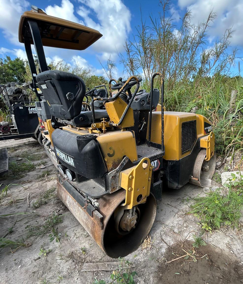 Caterpillar CB-214E - Rul: foto 3 Caterpillar CB-214E - Rul: foto 3