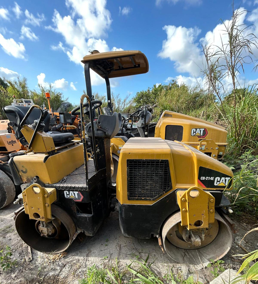 Caterpillar CB-214E - Rul: foto 1 Caterpillar CB-214E - Rul: foto 1