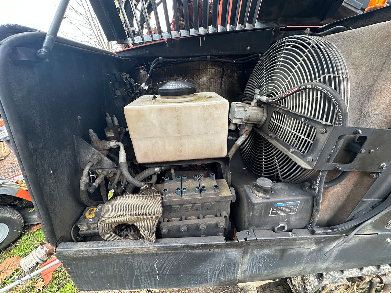 Ditch Witch JT3020 - Makineri e drejtuar për hapjen e rrugëve: foto 5 Ditch Witch JT3020 - Makineri e drejtuar për hapjen e rrugëve: foto 5