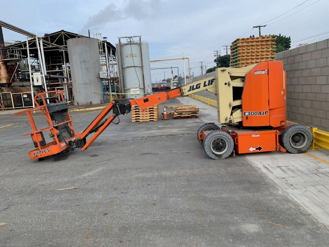 JLG E300AJP - Ngarkues teleskopik me rrota: foto 2 JLG E300AJP - Ngarkues teleskopik me rrota: foto 2