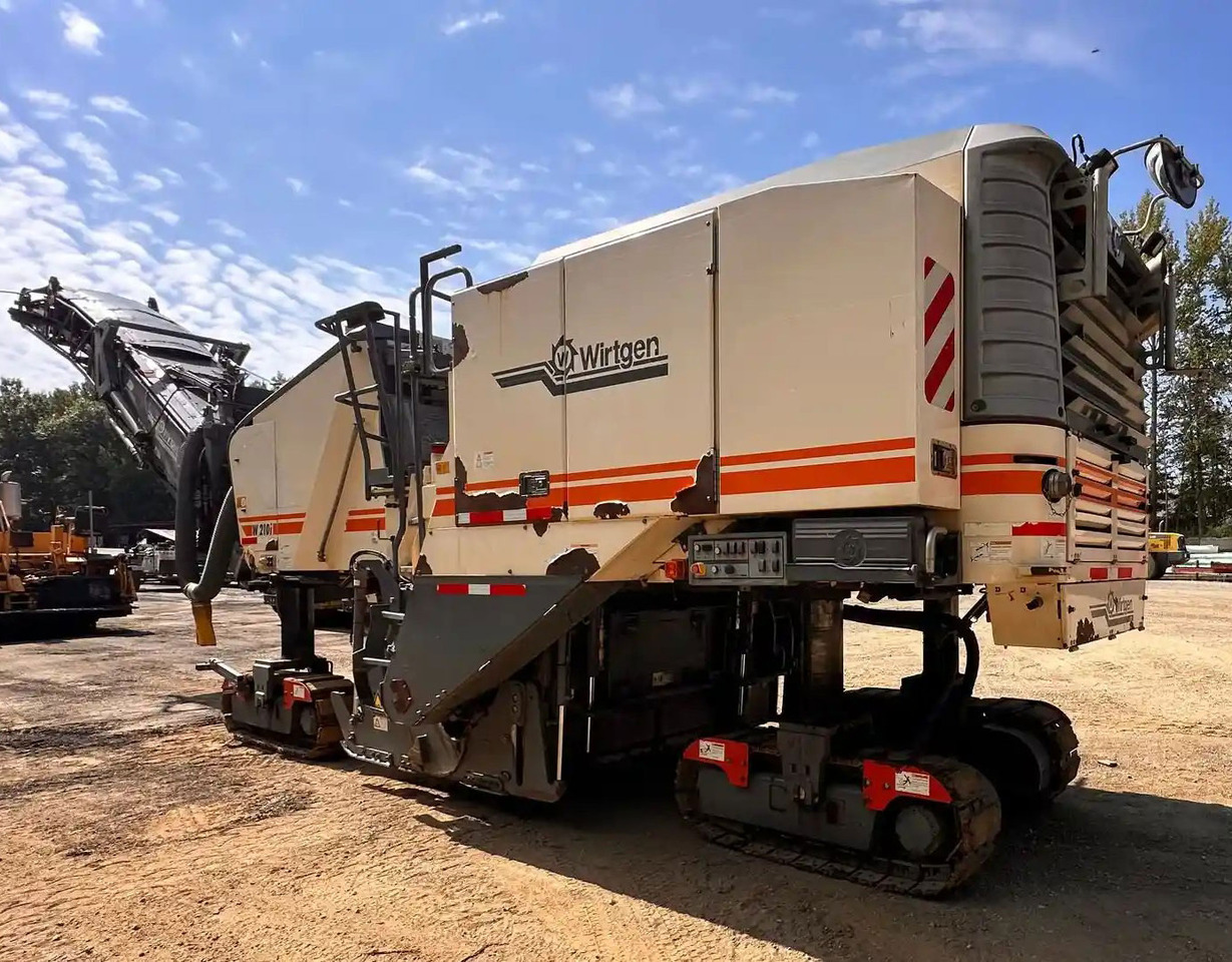 Wirtgen W 210 i - Frezë asfalti: foto 4 Wirtgen W 210 i - Frezë asfalti: foto 4