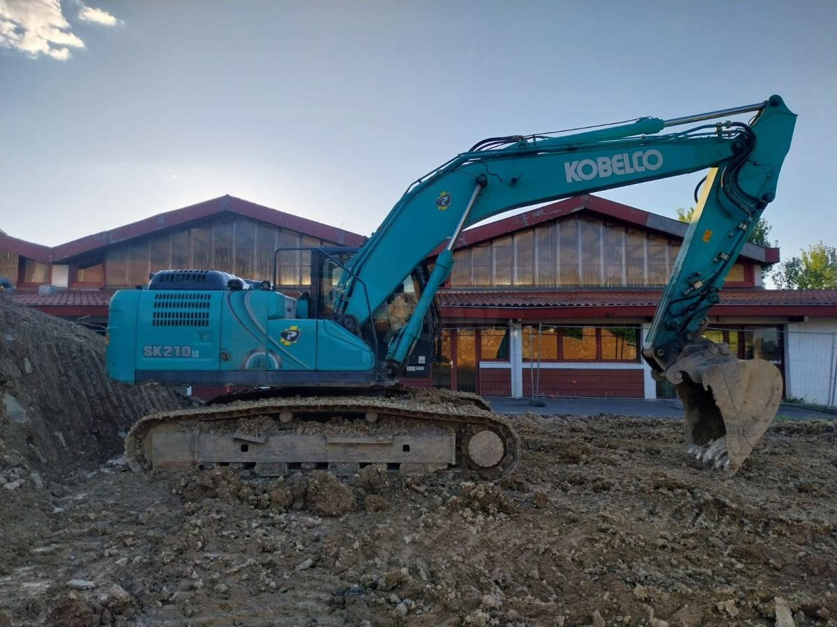 KOBELCO SK210 - Ekskavator me zinxhirë: foto 2 KOBELCO SK210 - Ekskavator me zinxhirë: foto 2