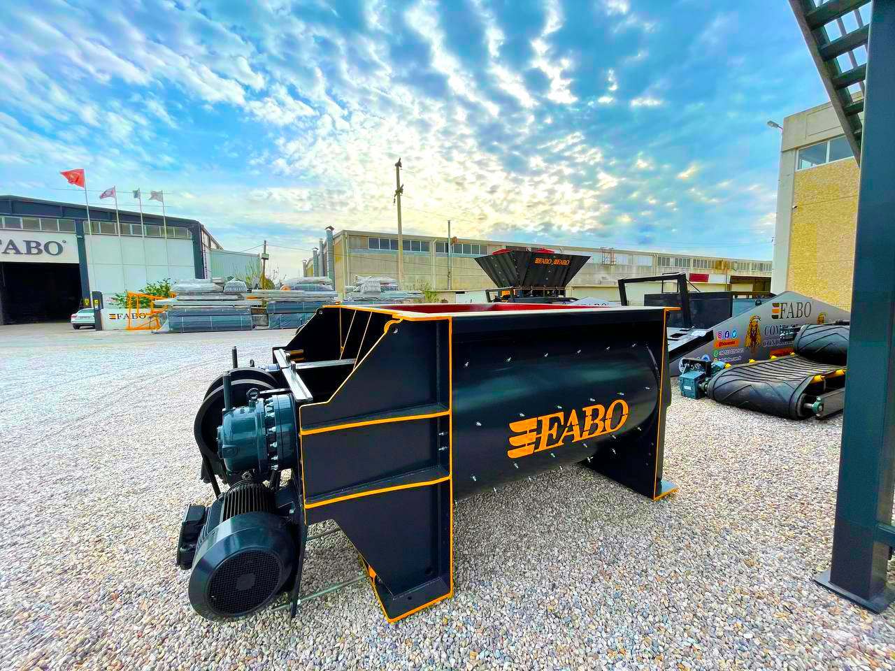FABO twin shaft mixer - Betoniere: foto 1 FABO twin shaft mixer - Betoniere: foto 1