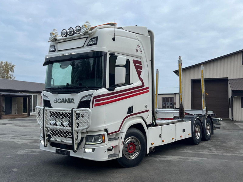 Scania R730 B6X4NB - Kamion për transport druri, Kamion me vinç: foto 1 Scania R730 B6X4NB - Kamion për transport druri, Kamion me vinç: foto 1