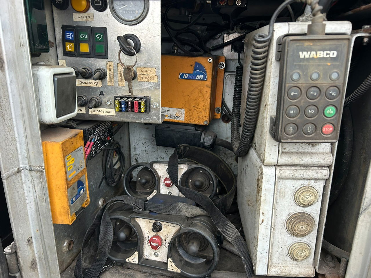 Hammar 195 HC / 20 ft, 2 x 20 ft 40 ft HC, power pack Diesel, Wireless controller 2 x, telescopic chassis - Transportjer kontejnerësh/ Gjysmë rimorkio me karroceri të çmontueshme: foto 5 Hammar 195 HC / 20 ft, 2 x 20 ft 40 ft HC, power pack Diesel, Wireless controller 2 x, telescopic chassis - Transportjer kontejnerësh/ Gjysmë rimorkio me karroceri të çmontueshme: foto 5