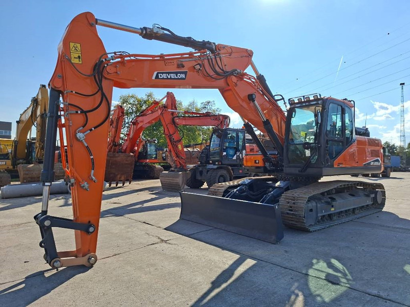 Develon DX 225 LC-7 - Ekskavator me zinxhirë: foto 2 Develon DX 225 LC-7 - Ekskavator me zinxhirë: foto 2