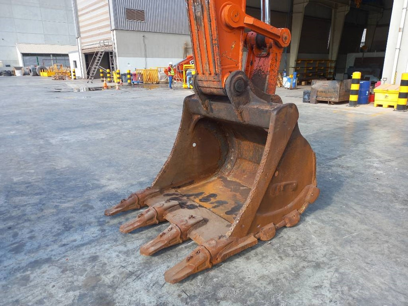 Hitachi ZX350H-5G (Abu Dhabi) - Ekskavator me zinxhirë: foto 5 Hitachi ZX350H-5G (Abu Dhabi) - Ekskavator me zinxhirë: foto 5