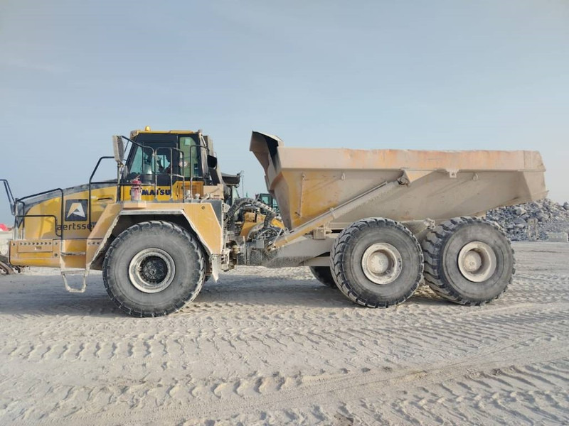Komatsu HM400-3R (4 pieces available in Abu Dhabi) - Shkarkues teleskopik: foto 1 Komatsu HM400-3R (4 pieces available in Abu Dhabi) - Shkarkues teleskopik: foto 1