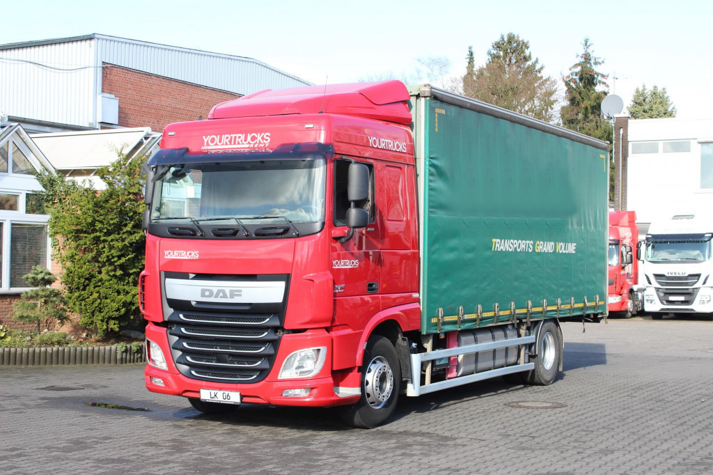 Daf XF 460 Space Cab Plane-Jumbo Retarder Hubdach - Kamion me tendë: foto 1 Daf XF 460 Space Cab Plane-Jumbo Retarder Hubdach - Kamion me tendë: foto 1
