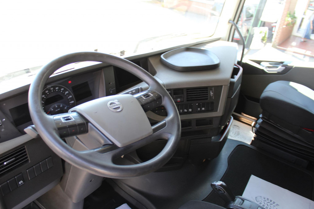 Volvo FH 460 E6 Globetrotter 2 Tanks i-Park Cool - Gjysmë-kamion: foto 4 Volvo FH 460 E6 Globetrotter 2 Tanks i-Park Cool - Gjysmë-kamion: foto 4