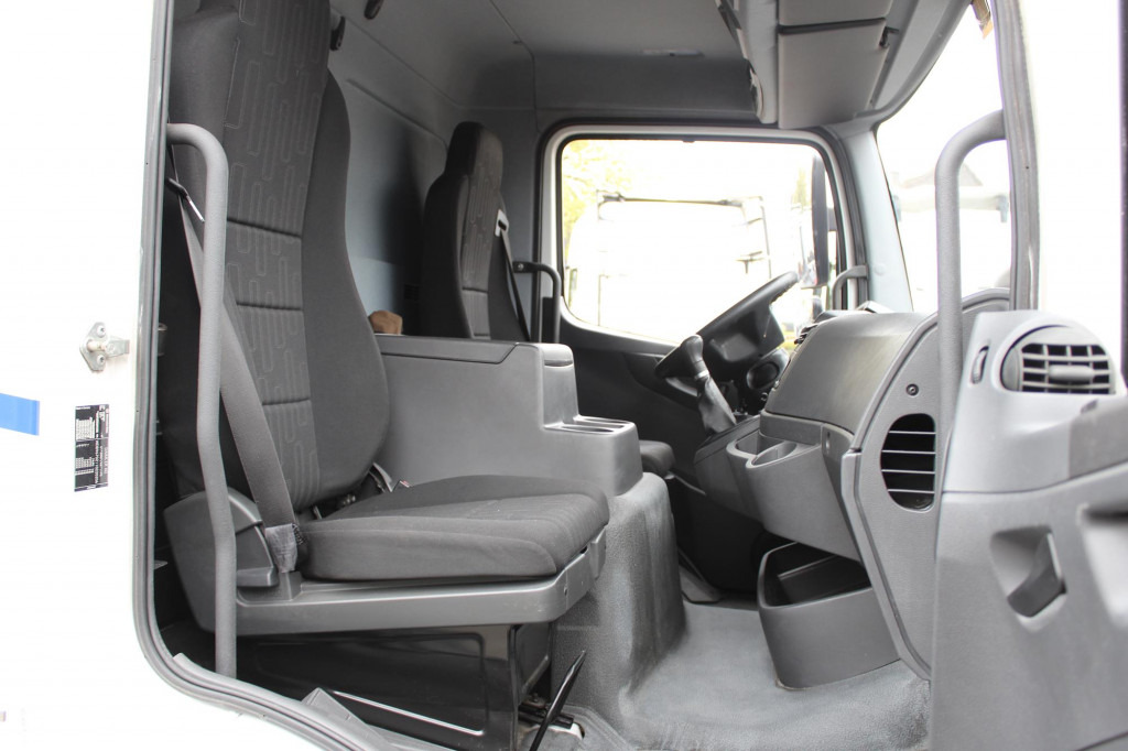 Mercedes-Benz Atego 818 E6 Koffer Klima LDW Schalter LBW - Kamioni: foto 4 Mercedes-Benz Atego 818 E6 Koffer Klima LDW Schalter LBW - Kamioni: foto 4