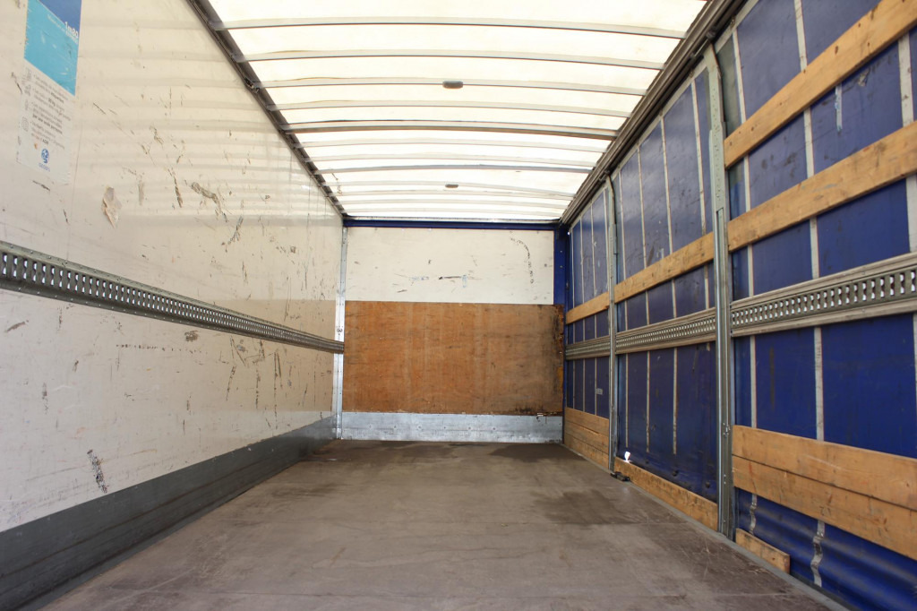 MAN TGL 12.220 Plane-Koffer 7,5 m LBW Klima 199TKm - Kamion vagonetë: foto 3 MAN TGL 12.220 Plane-Koffer 7,5 m LBW Klima 199TKm - Kamion vagonetë: foto 3