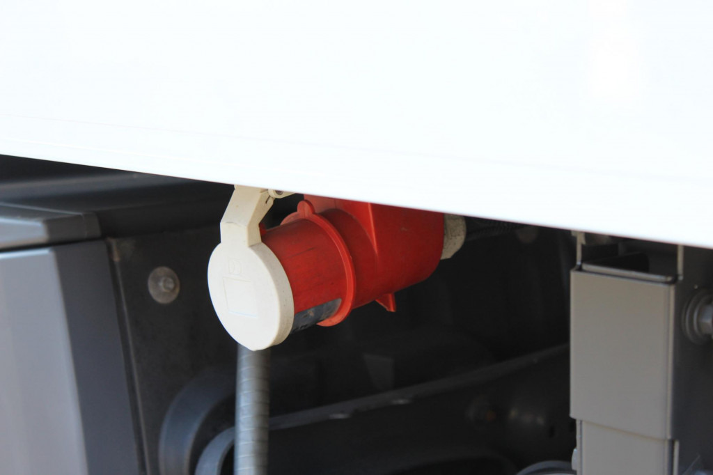 Mercedes-Benz Actros 1830 E6 TK T-1200R Multi Bi-Temp LBW AHK - Kamion frigorifer: foto 4 Mercedes-Benz Actros 1830 E6 TK T-1200R Multi Bi-Temp LBW AHK - Kamion frigorifer: foto 4