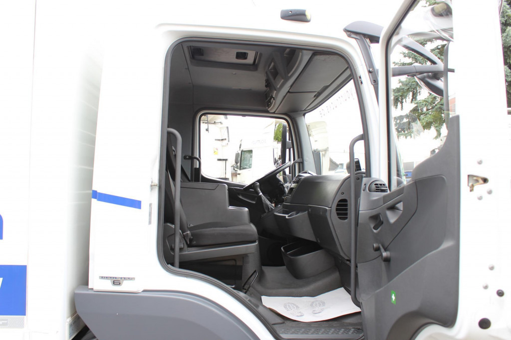Mercedes-Benz Atego 1221 E6 Koffer Flach! Schalter LBW ACC - Kamion vagonetë: foto 5 Mercedes-Benz Atego 1221 E6 Koffer Flach! Schalter LBW ACC - Kamion vagonetë: foto 5