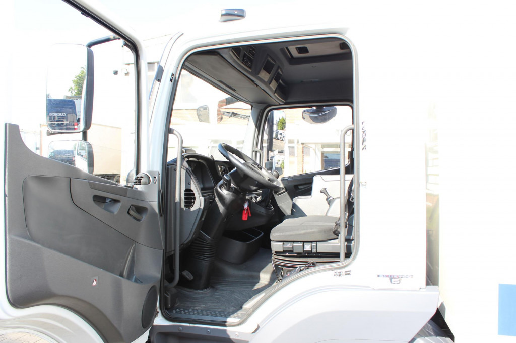 Mercedes-Benz Atego 818 E6 Koffer 6m Klima LDW Schalter LBW - Kamioncine me kontinier: foto 4 Mercedes-Benz Atego 818 E6 Koffer 6m Klima LDW Schalter LBW - Kamioncine me kontinier: foto 4
