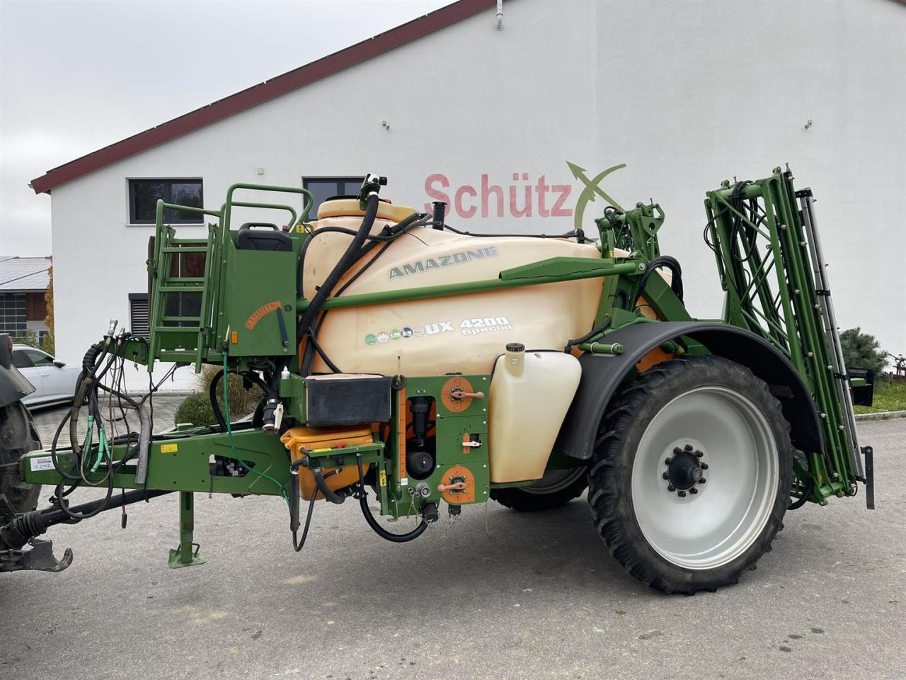 Amazone UX 4200 Special, Baujahr 2009 - Spërkatës me rimorkio: foto 1 Amazone UX 4200 Special, Baujahr 2009 - Spërkatës me rimorkio: foto 1