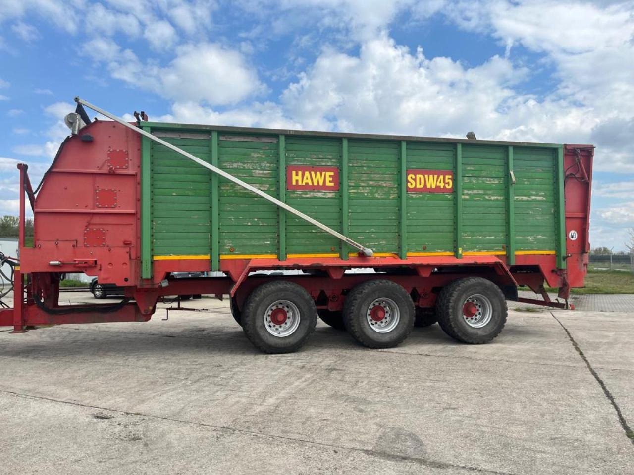 HAWE Tridem SDW 45T mit Heckentleerung - Rimorkio bujqësore vetëshkarkuese/ Shkarkues: foto 1 HAWE Tridem SDW 45T mit Heckentleerung - Rimorkio bujqësore vetëshkarkuese/ Shkarkues: foto 1