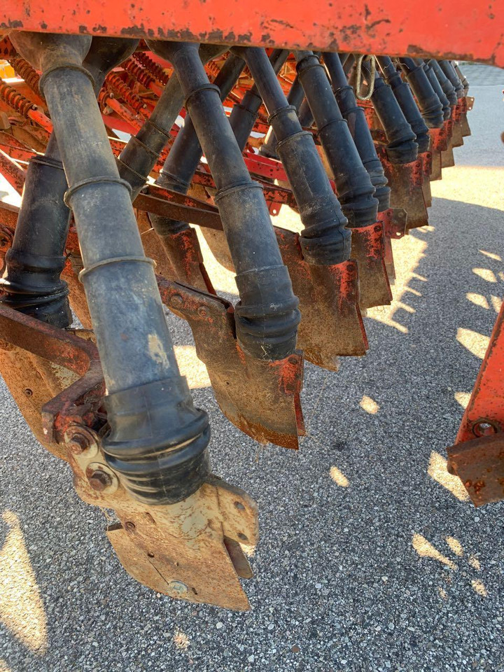 Isaria Typ 6004, 3,00 m Arbeitsbreite - Mbjellëse në radhë: foto 4 Isaria Typ 6004, 3,00 m Arbeitsbreite - Mbjellëse në radhë: foto 4