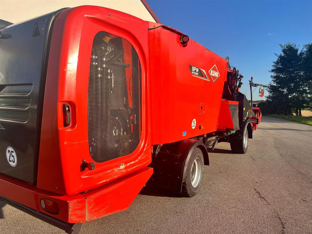 Kuhn 14.2 CS / Futtermischwagen / 2 Schnecken - Vagon për përzierjen e foragjereve: foto 5 Kuhn 14.2 CS / Futtermischwagen / 2 Schnecken - Vagon për përzierjen e foragjereve: foto 5