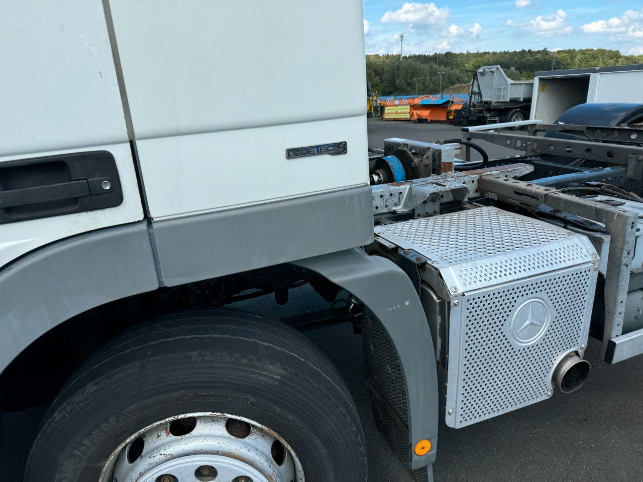 Mercedes-Benz Actros 2532 6x2 Fahrgestell Liftachse Lenkachse Mercedes-Benz Actros 2532 6x2 Fahrgestell Liftachse Lenkachse - Kamion kabinë-shasi: foto 2 Mercedes-Benz Actros 2532 6x2 Fahrgestell Liftachse Lenkachse Mercedes-Benz Actros 2532 6x2 Fahrgestell Liftachse Lenkachse - Kamion kabinë-shasi: foto 2