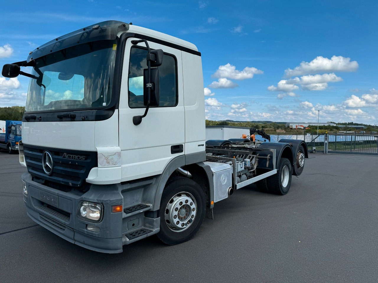 Mercedes-Benz Actros 2532 6x2 Fahrgestell Liftachse Lenkachse Mercedes-Benz Actros 2532 6x2 Fahrgestell Liftachse Lenkachse - Kamion kabinë-shasi: foto 1 Mercedes-Benz Actros 2532 6x2 Fahrgestell Liftachse Lenkachse Mercedes-Benz Actros 2532 6x2 Fahrgestell Liftachse Lenkachse - Kamion kabinë-shasi: foto 1
