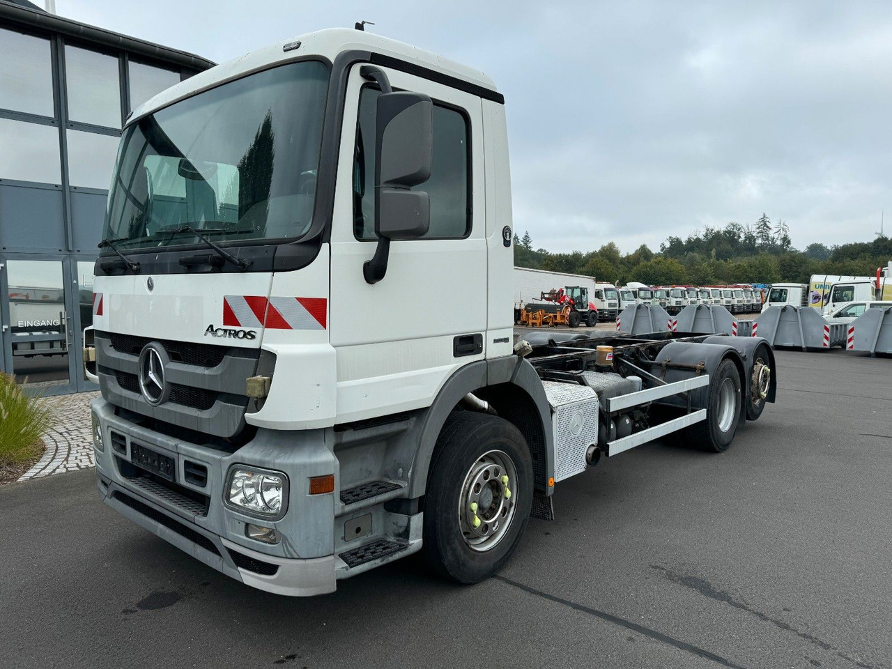 Mercedes-Benz Actros 2532 MP3 6x2 Fahrgestell Mercedes-Benz Actros 2532 MP3 6x2 Fahrgestell - Kamion kabinë-shasi: foto 1 Mercedes-Benz Actros 2532 MP3 6x2 Fahrgestell Mercedes-Benz Actros 2532 MP3 6x2 Fahrgestell - Kamion kabinë-shasi: foto 1