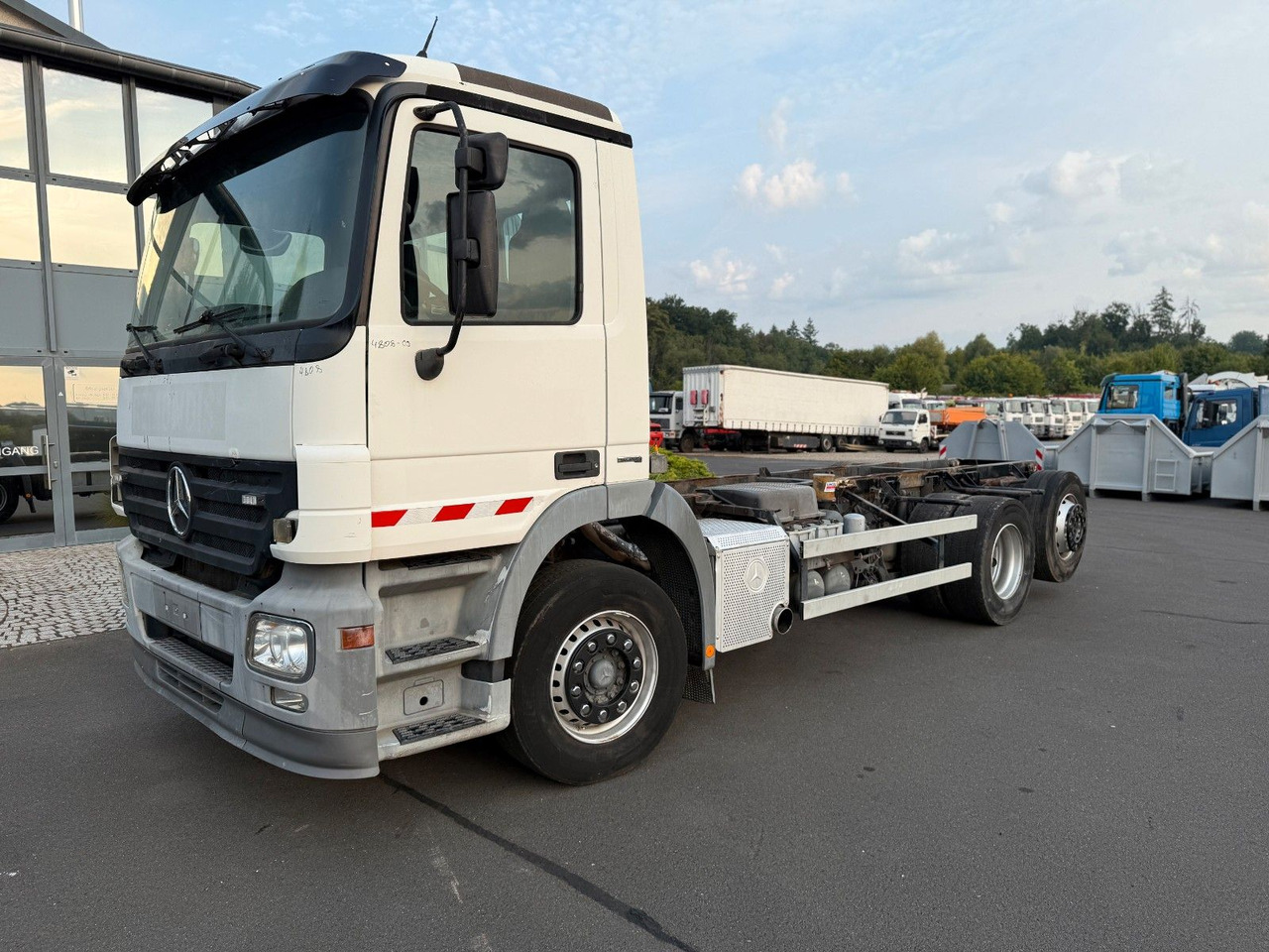 Mercedes-Benz Actros MP 2 2532 6x2 - Kamion kabinë-shasi: foto 1 Mercedes-Benz Actros MP 2 2532 6x2 - Kamion kabinë-shasi: foto 1